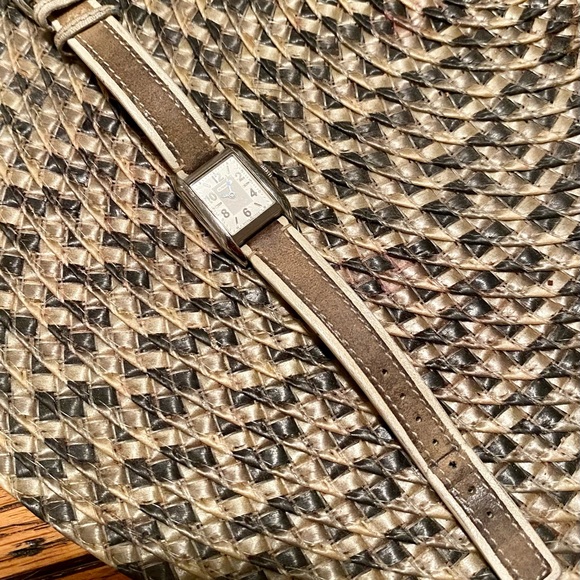 Coach Vintage Women’s Watch - Picture 3 of 4